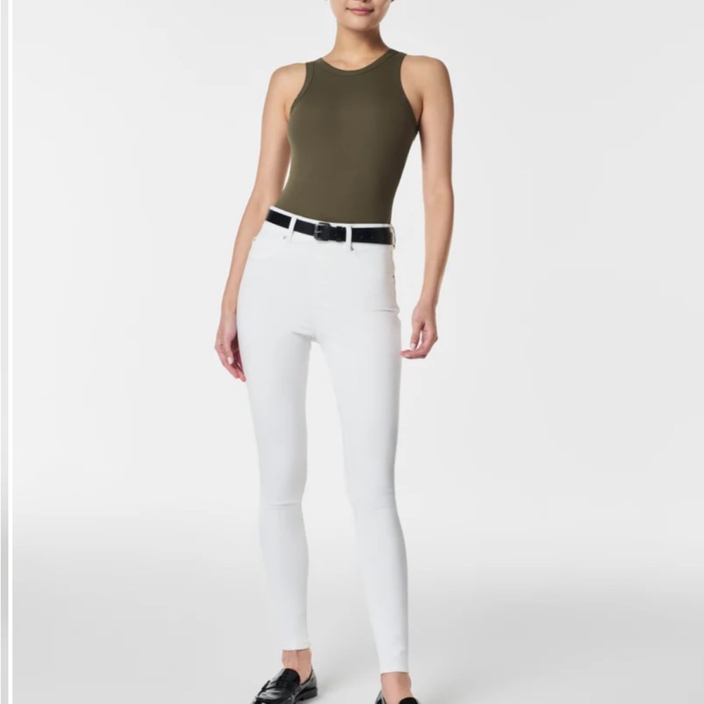 Spanx Women's Jeans size small. So flattering!